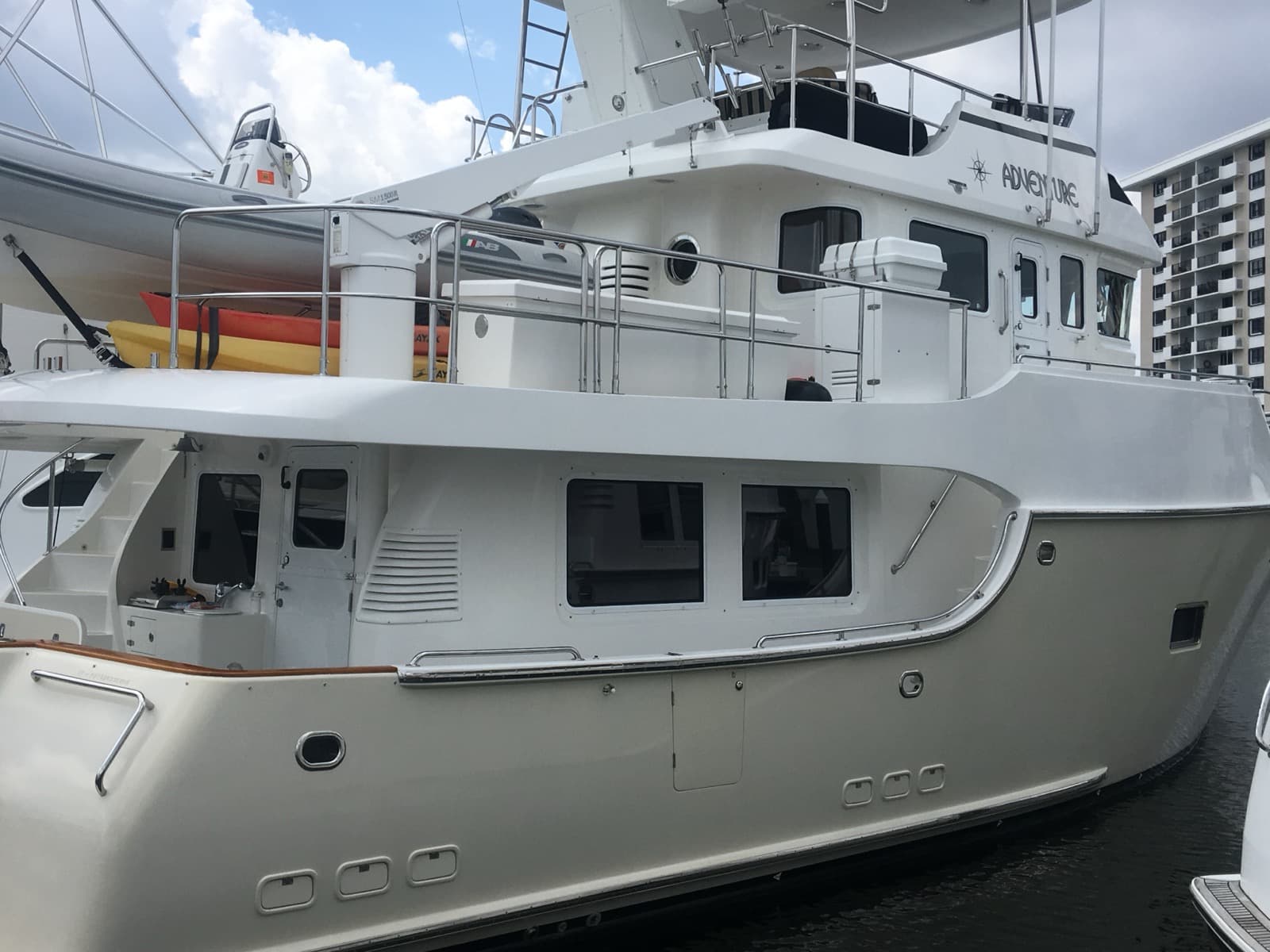 White motoryacht with marine window tint on the cabin side glass